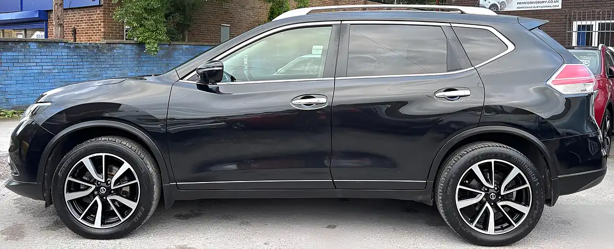 Used 2017 Nissan X-Trail N-Vision 4WD Black - Interior and Exterior details 8