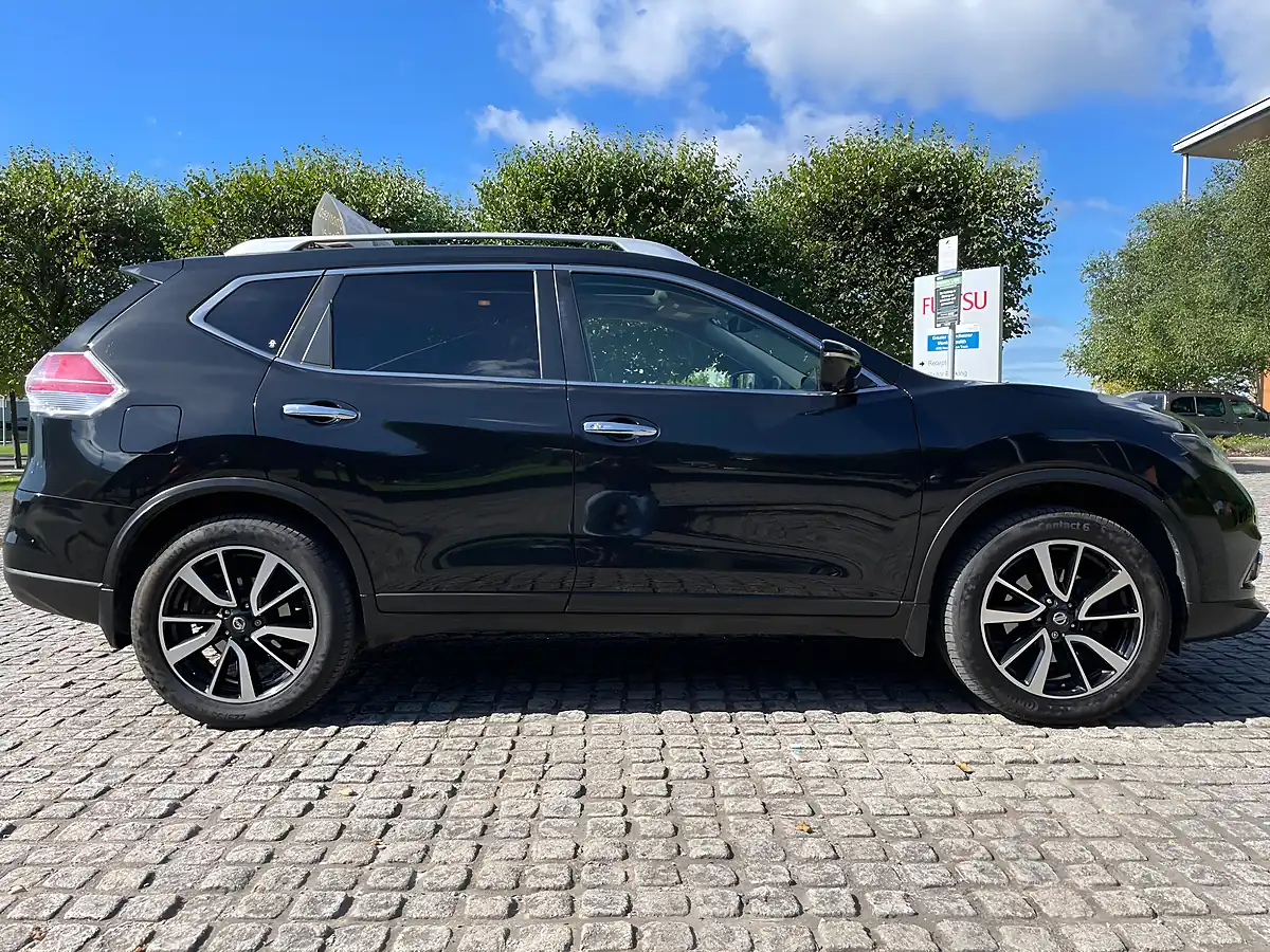 Used 2017 Nissan X-Trail N-Vision Black - Interior and Exterior details 9