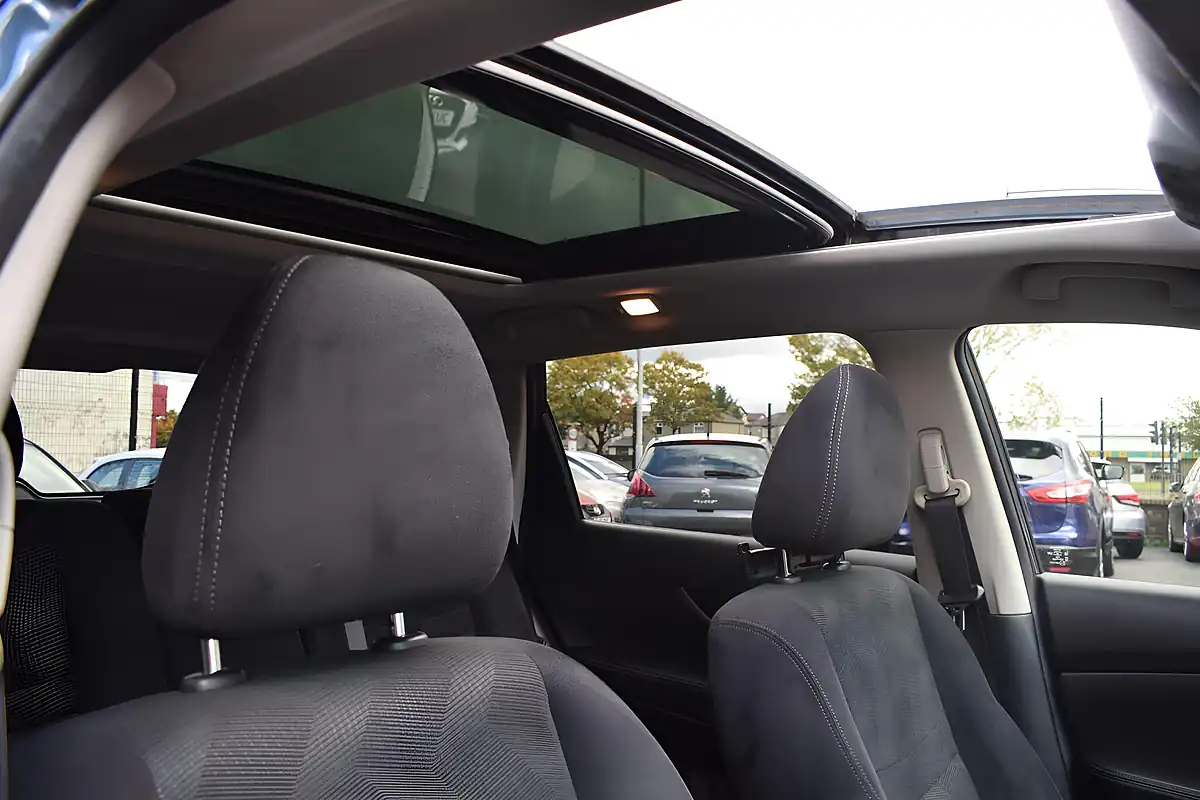 Used 2017 Nissan X-Trail N-Vision Blue - Interior and Exterior details 10