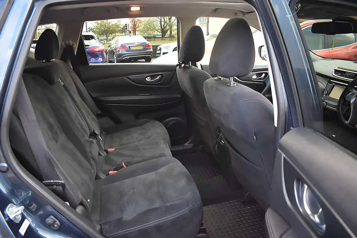 Used 2017 Nissan X-Trail N-Vision Blue - Interior and Exterior details 11