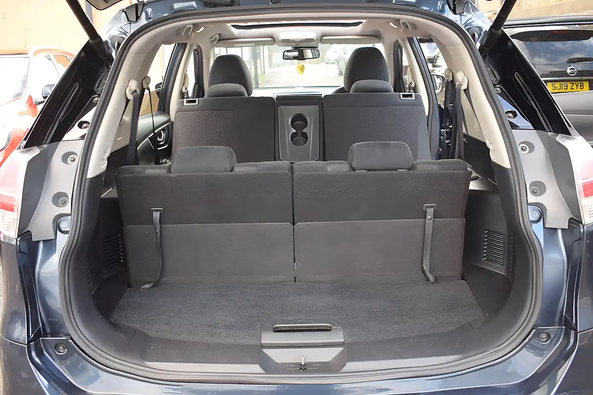 Used 2017 Nissan X-Trail N-Vision Blue - Interior and Exterior details 13