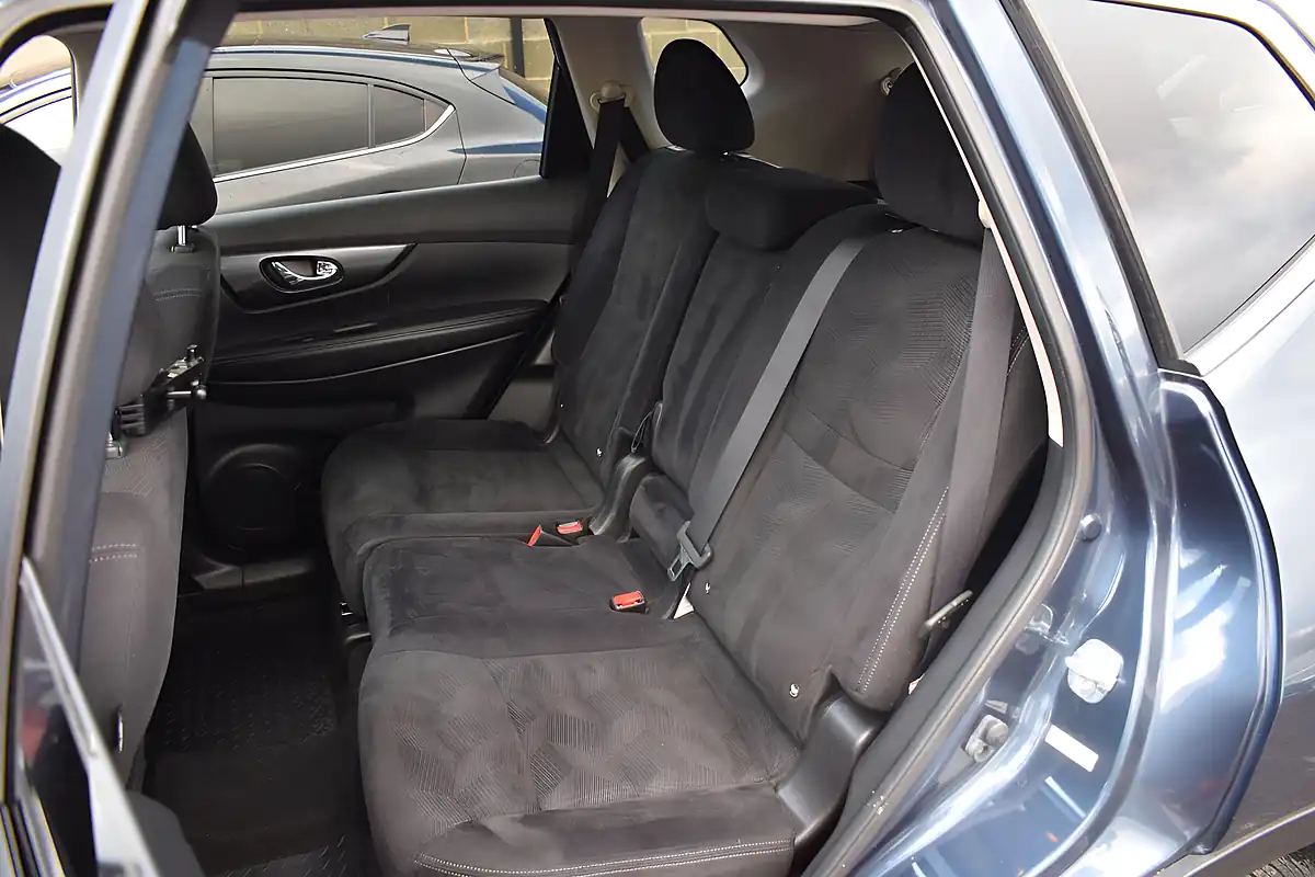 Used 2017 Nissan X-Trail N-Vision Blue - Interior and Exterior details 15