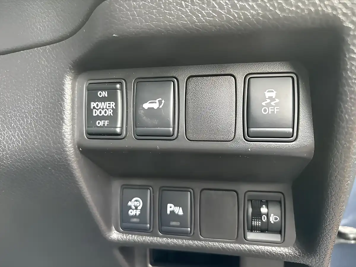 Used 2017 Nissan X-Trail N-Vision Haptic Blue - Interior and Exterior details 15