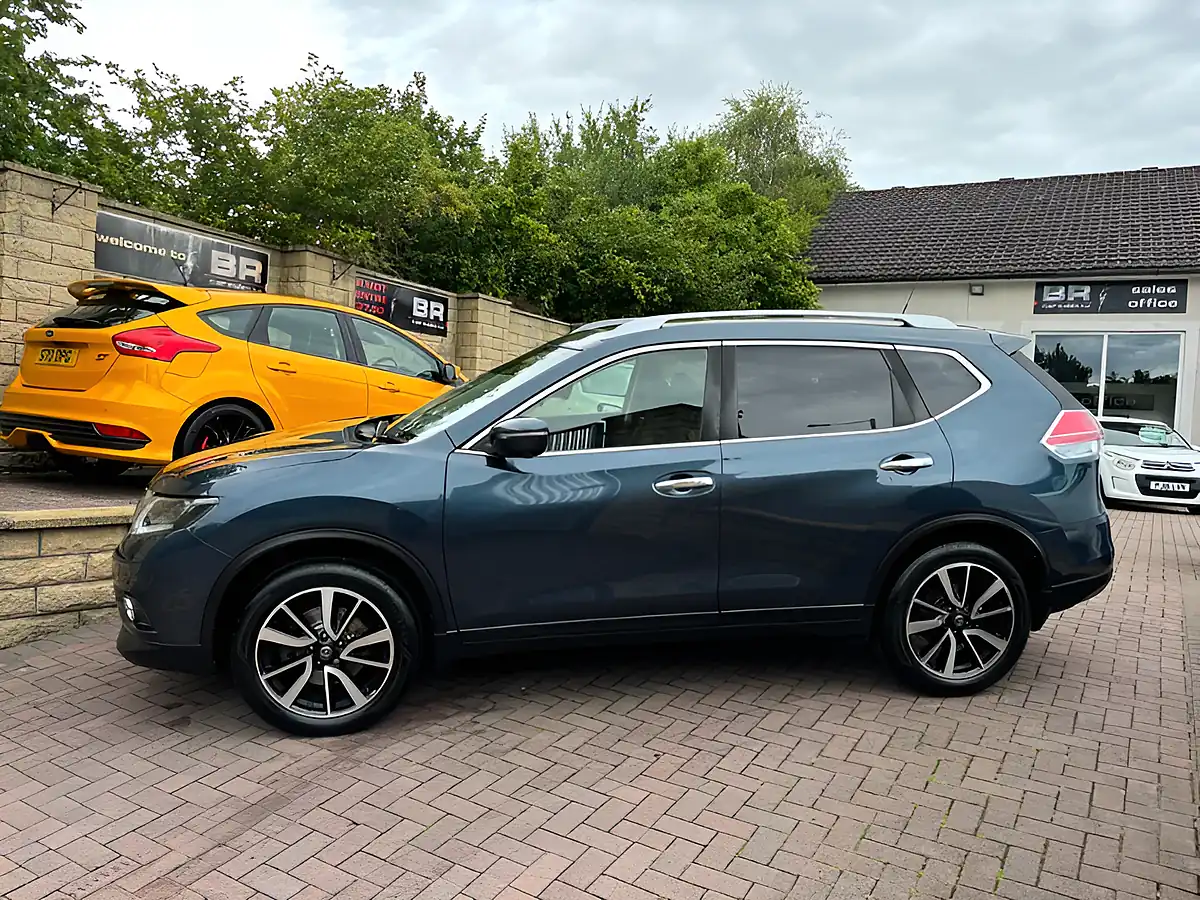 Used 2017 Nissan X-Trail N-Vision Haptic Blue - Interior and Exterior details 5