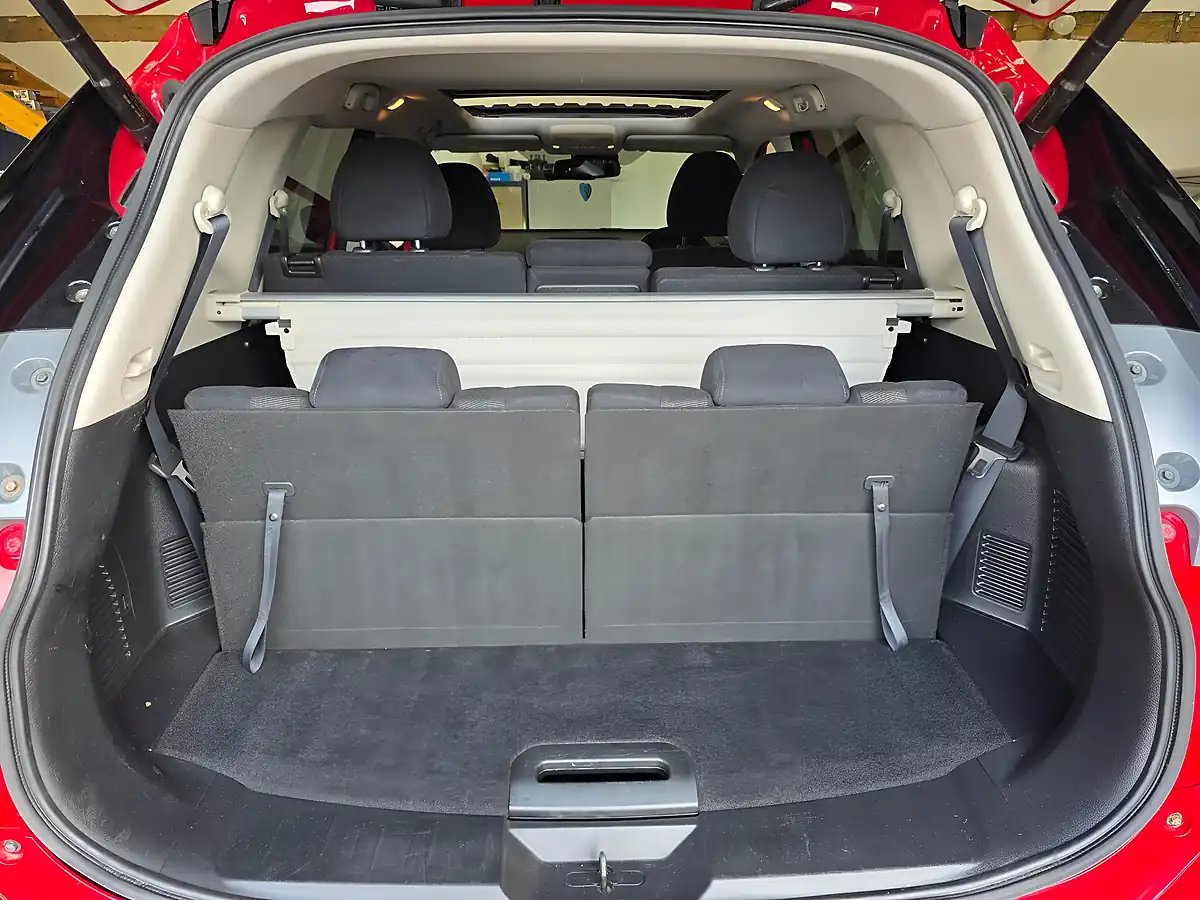 Used 2017 Nissan X-Trail N-Vision Red - Interior and Exterior details 10