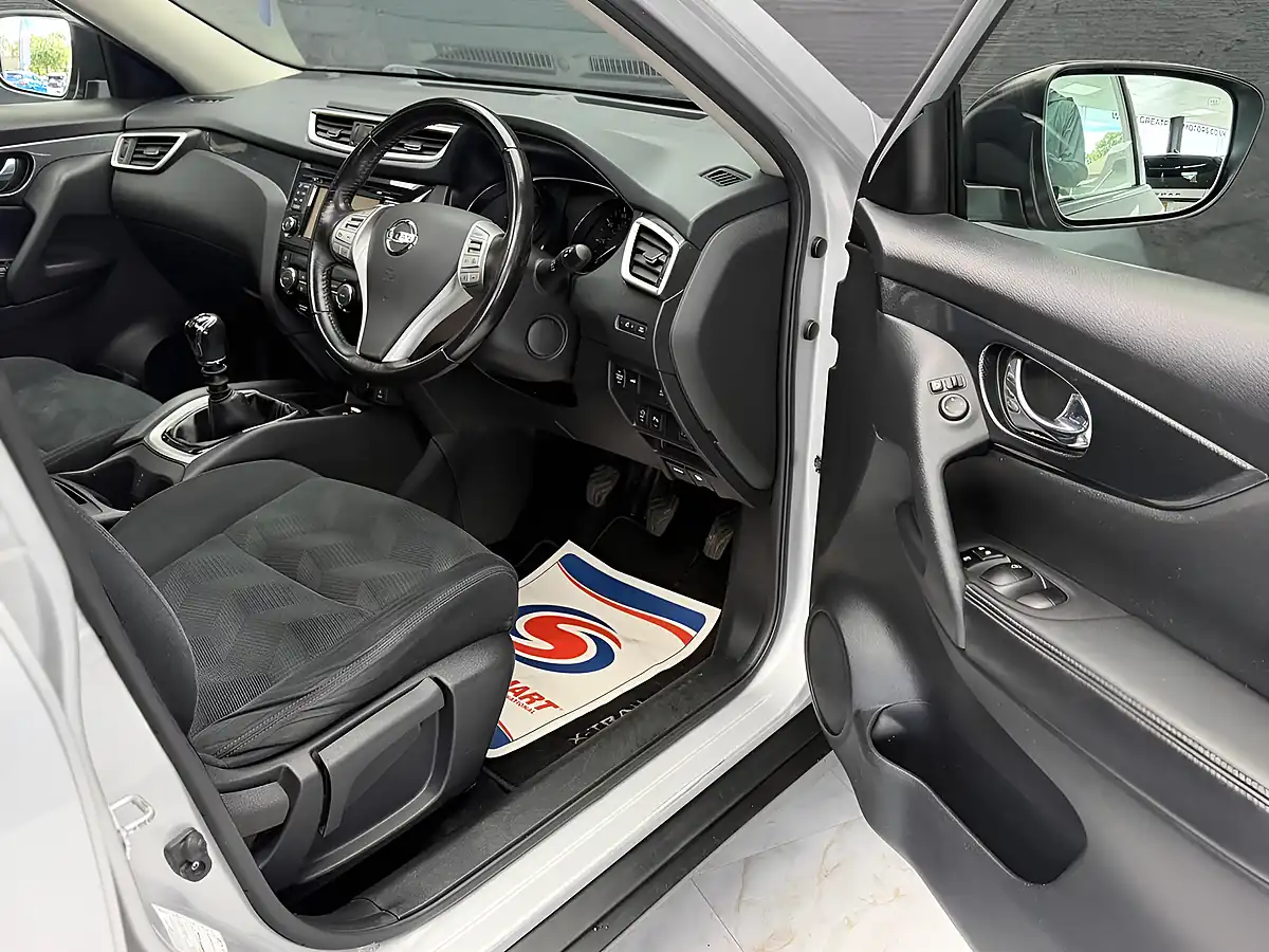 Used 2017 Nissan X-Trail N-Vision Silver - Interior and Exterior details 11