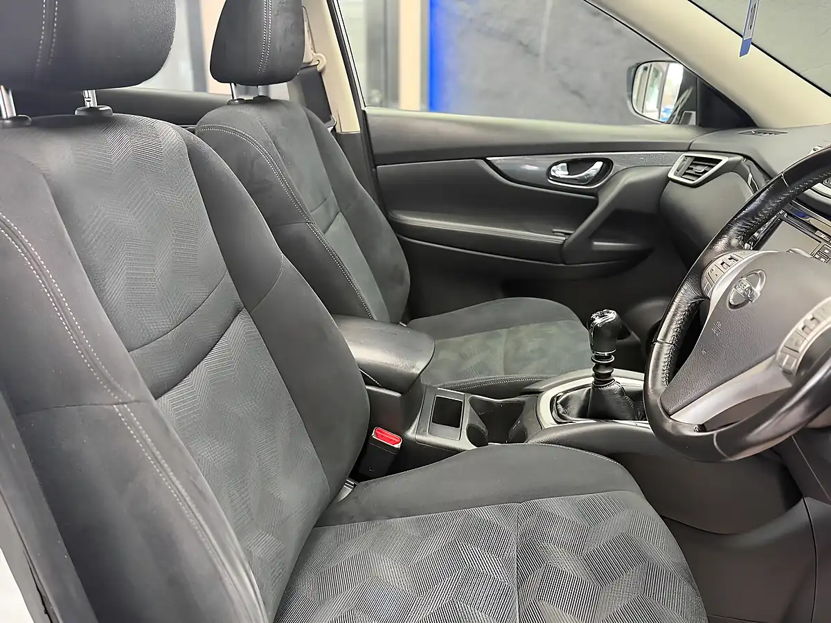 Used 2017 Nissan X-Trail N-Vision Silver - Interior and Exterior details 12