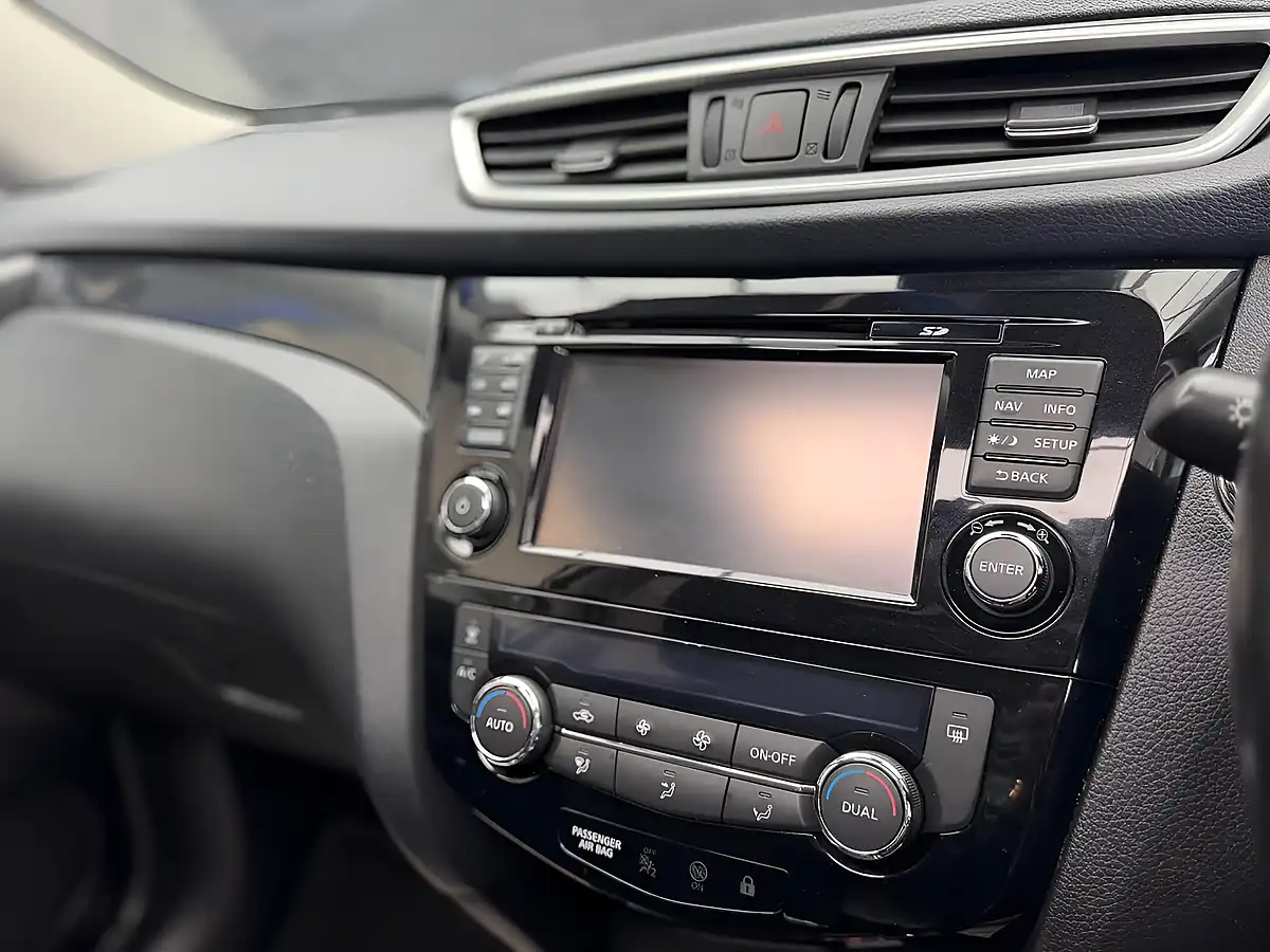 Used 2017 Nissan X-Trail N-Vision Silver - Interior and Exterior details 13