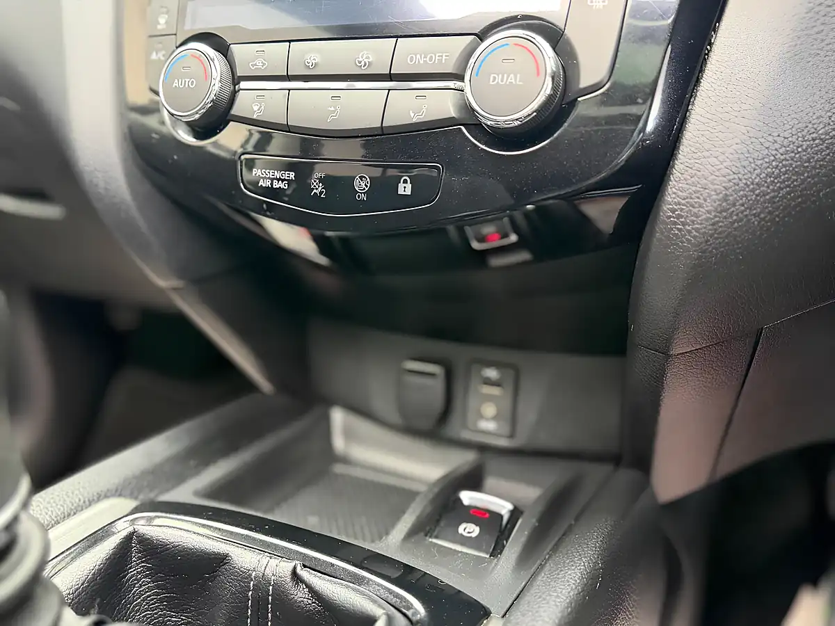 Used 2017 Nissan X-Trail N-Vision Silver - Interior and Exterior details 14