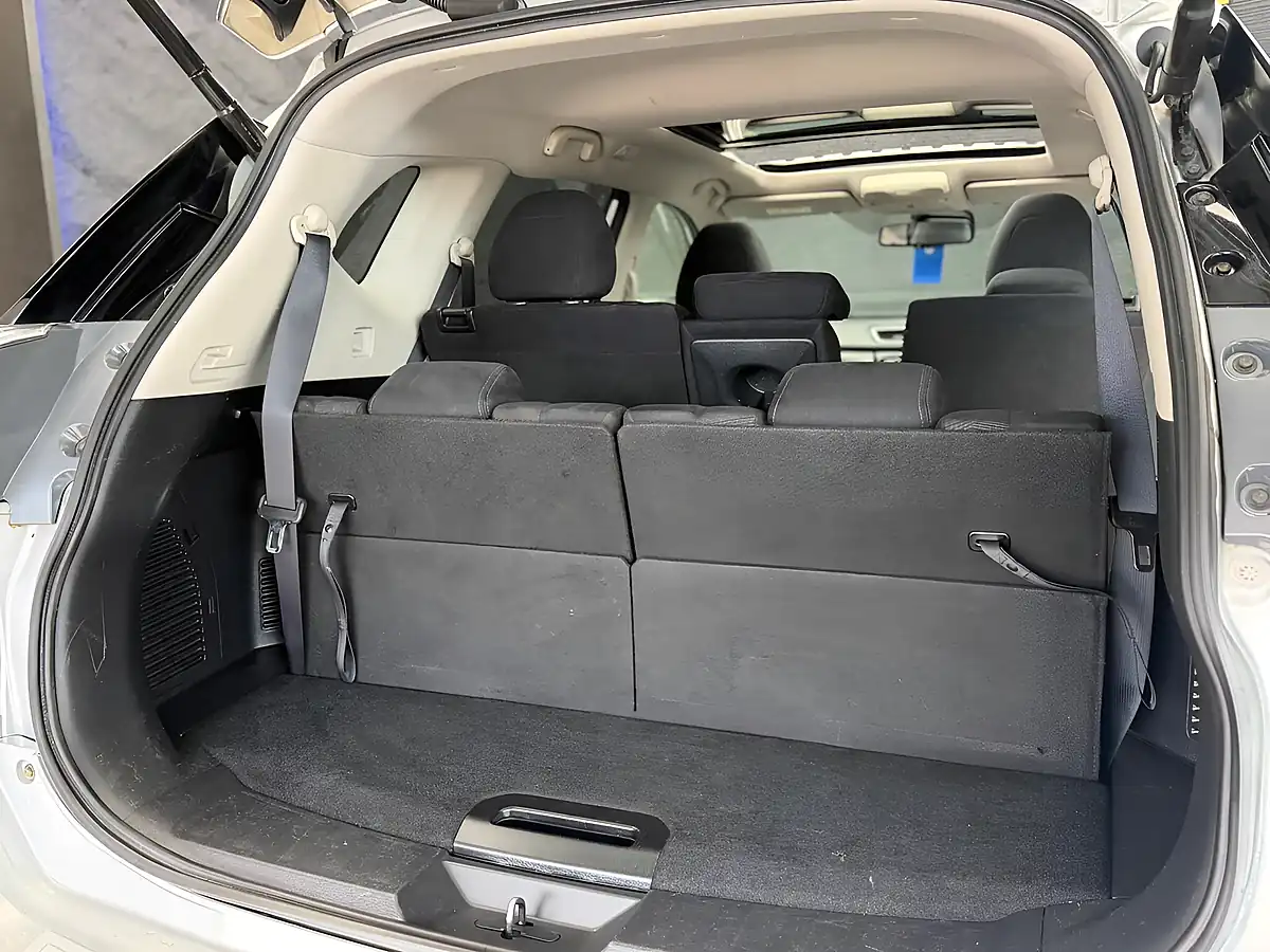 Used 2017 Nissan X-Trail N-Vision Silver - Interior and Exterior details 19
