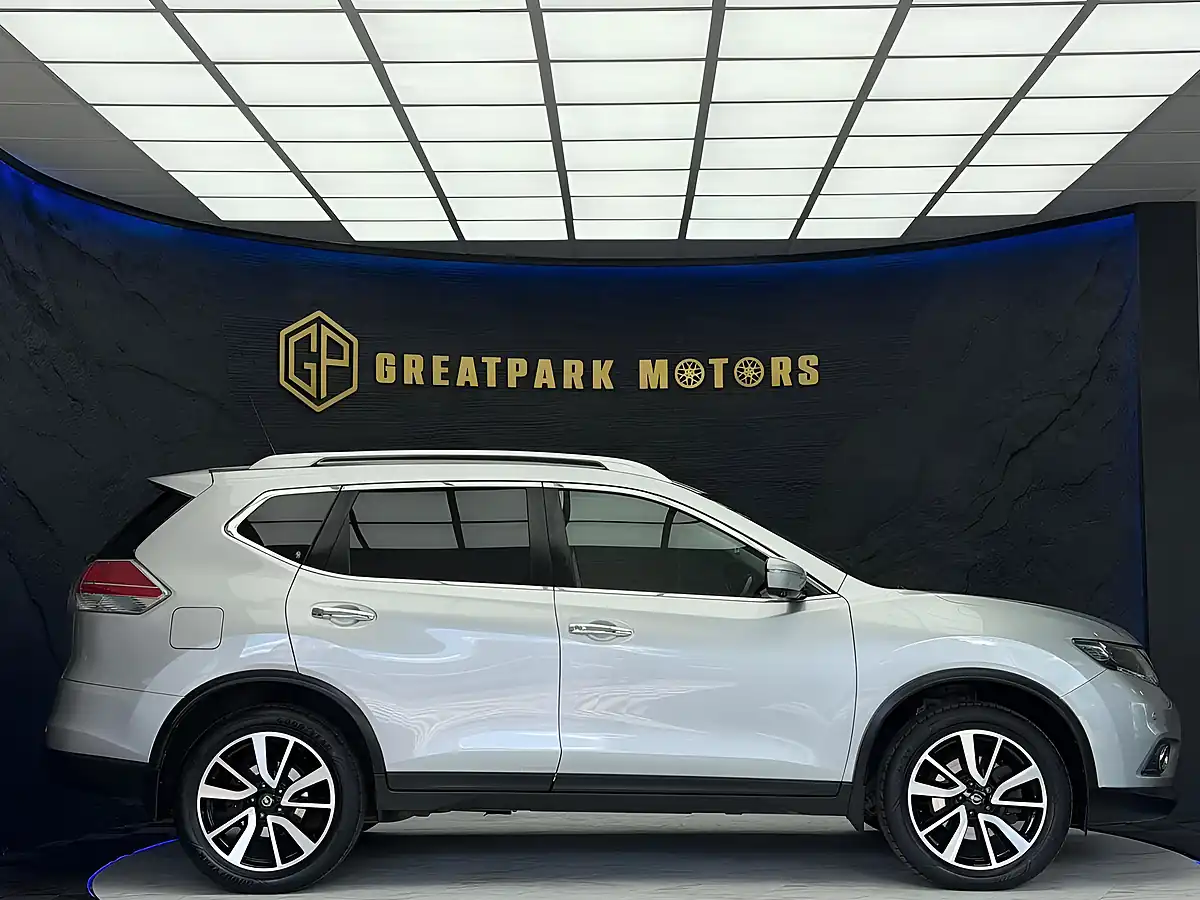 Used 2017 Nissan X-Trail N-Vision Silver - Interior and Exterior details 4
