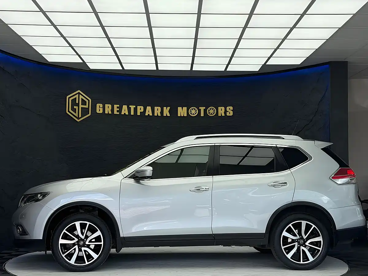 Used 2017 Nissan X-Trail N-Vision Silver - Interior and Exterior details 8