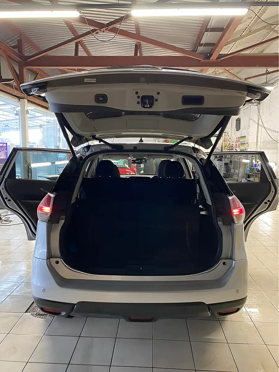 Used 2017 Nissan X-Trail N-Vision Silver - Interior and Exterior details 5