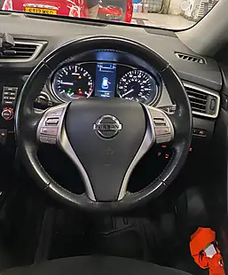 Used 2017 Nissan X-Trail N-Vision Silver - Interior and Exterior details 9