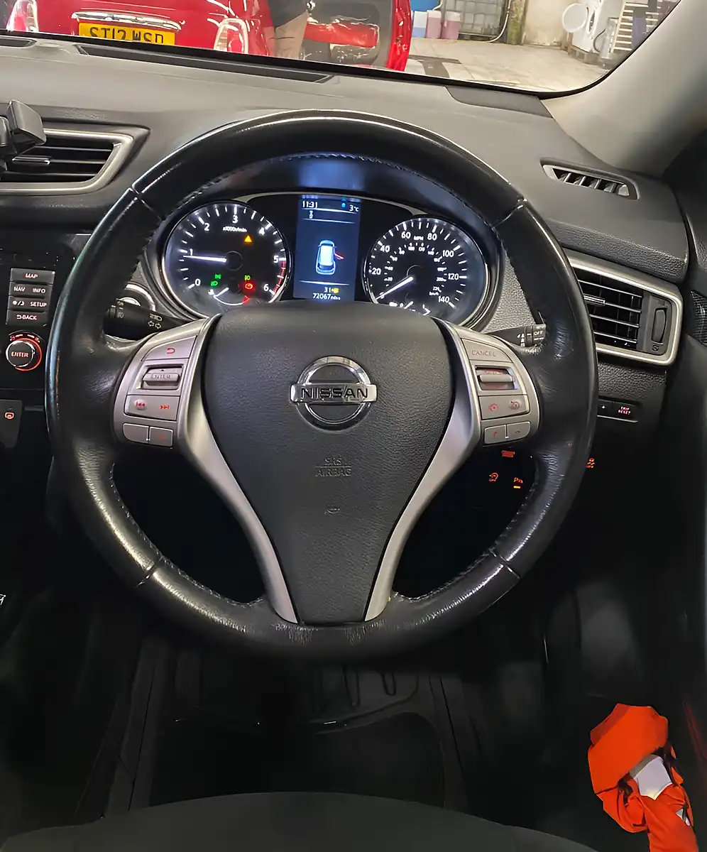 Used 2017 Nissan X-Trail N-Vision Silver - Interior and Exterior details 9
