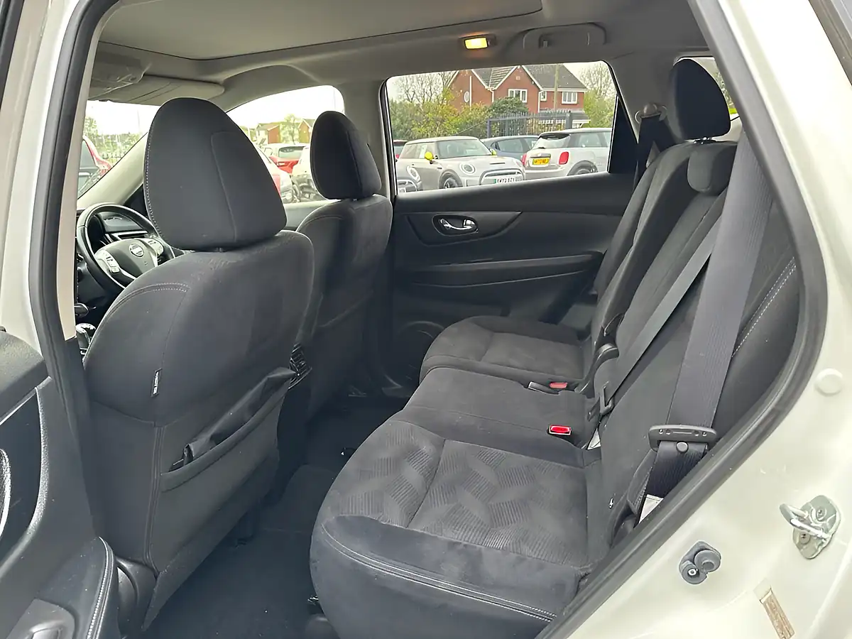 Used 2017 Nissan X-Trail N-Vision White - Interior and Exterior details 11