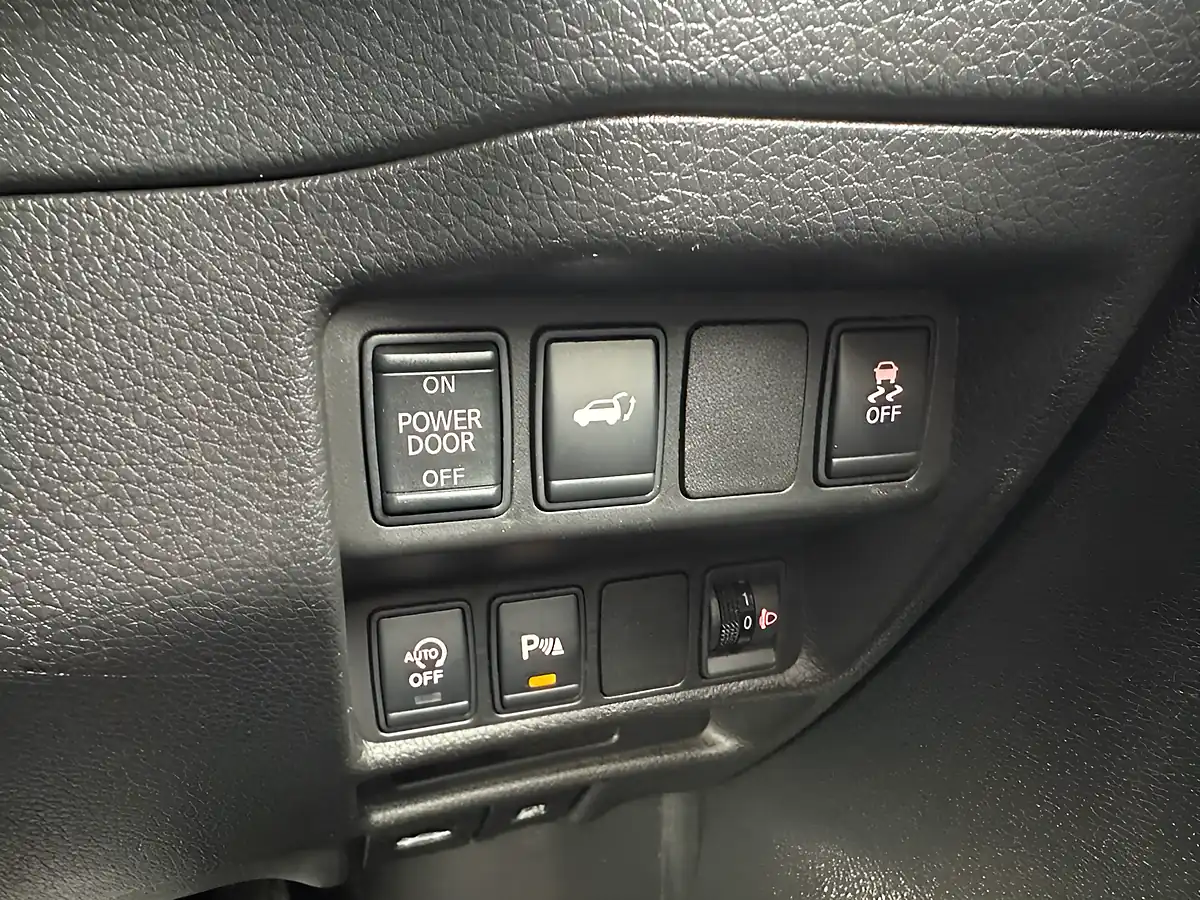 Used 2017 Nissan X-Trail N-Vision White - Interior and Exterior details 17