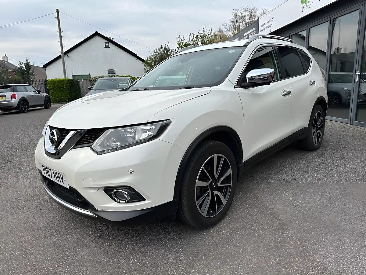 Used 2017 Nissan X-Trail N-Vision White - Interior and Exterior details 3