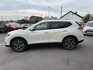 Used 2017 Nissan X-Trail N-Vision White - Interior and Exterior details 4