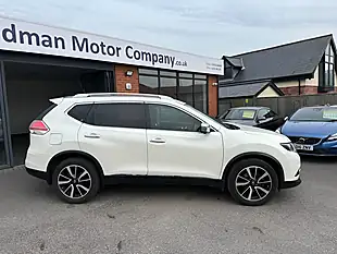 Used 2017 Nissan X-Trail N-Vision White - Interior and Exterior details 8