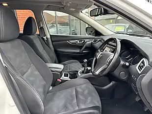 Used 2017 Nissan X-Trail N-Vision White - Interior and Exterior details 9