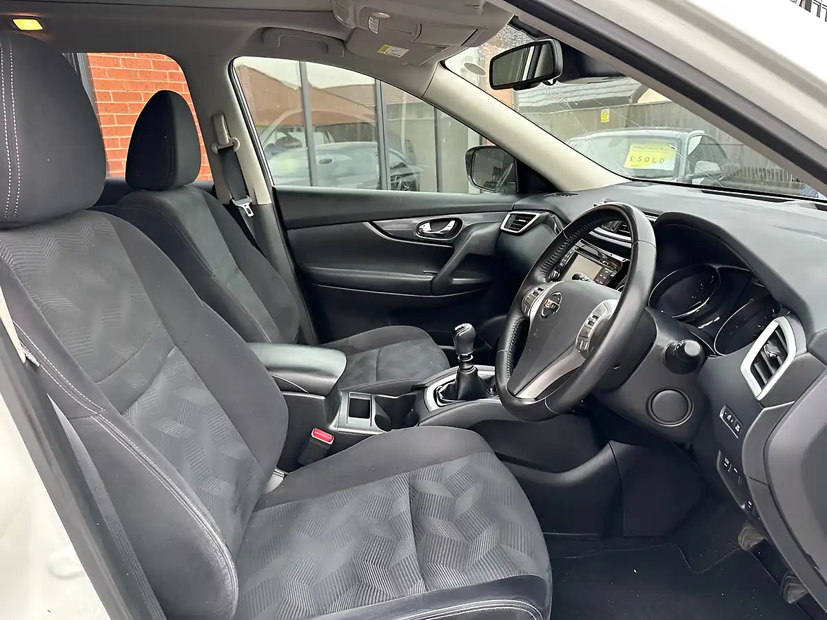 Used 2017 Nissan X-Trail N-Vision White - Interior and Exterior details 9