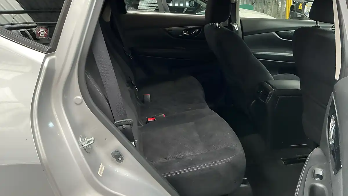 Used 2017 Nissan X-Trail N-Vision Xtron Silver - Interior and Exterior details 7