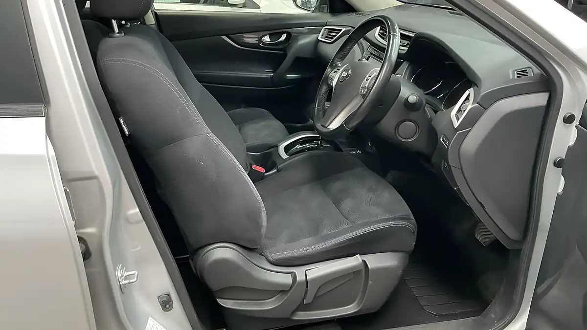 Used 2017 Nissan X-Trail N-Vision Xtron Silver - Interior and Exterior details 8