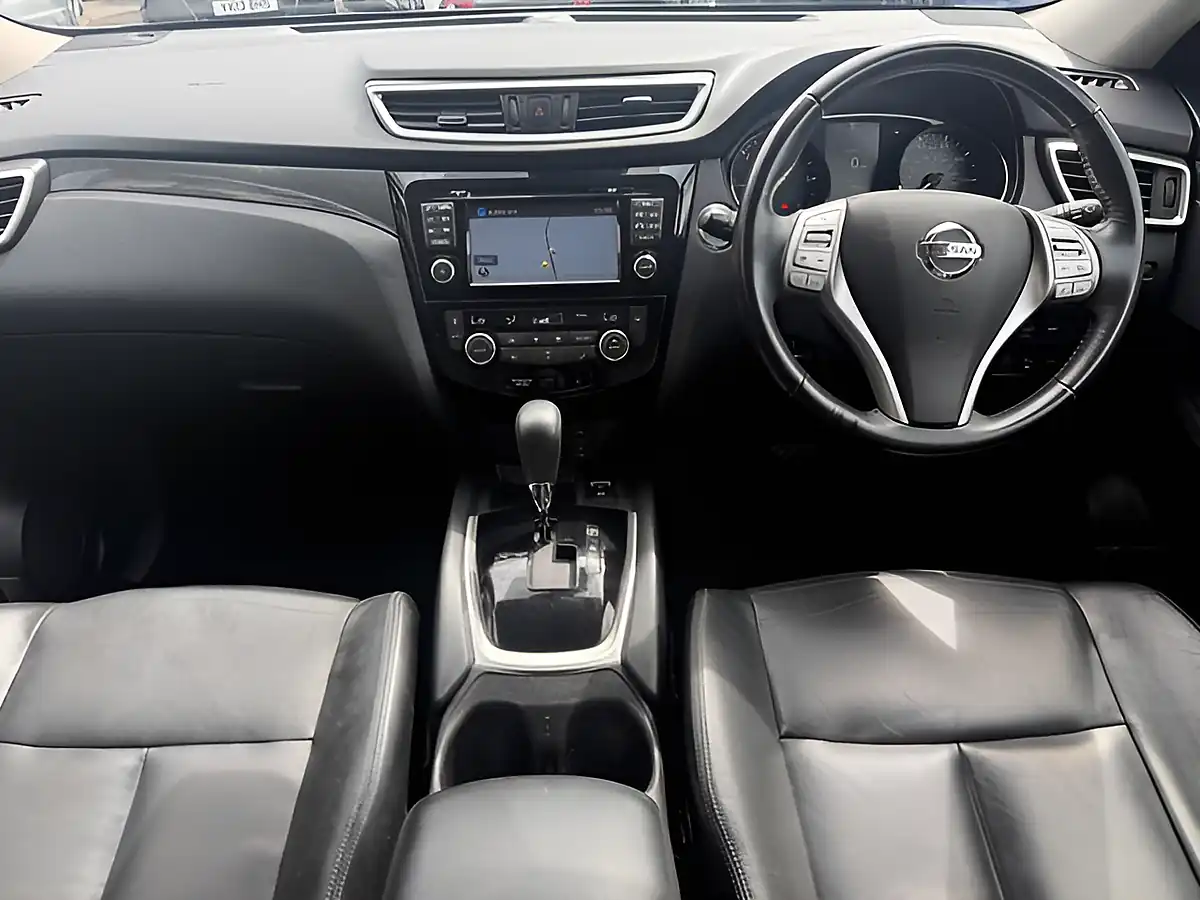 Used 2017 Nissan X-Trail Tekna Black - Interior and Exterior details 3