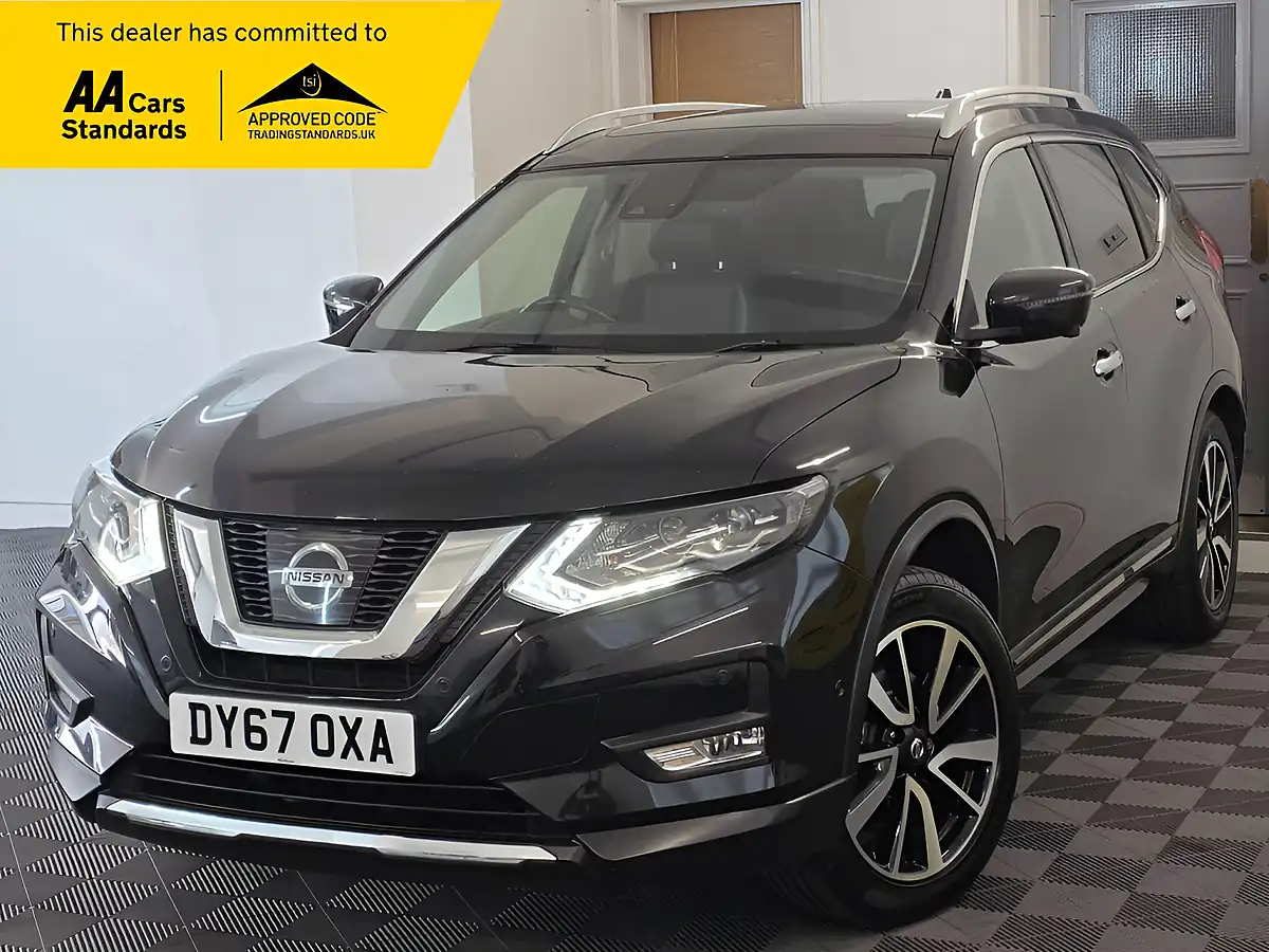 Used 2017 Nissan X-Trail Tekna Black - Front View