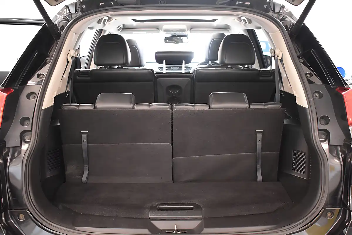 Used 2017 Nissan X-Trail Tekna Black - Interior and Exterior details 11