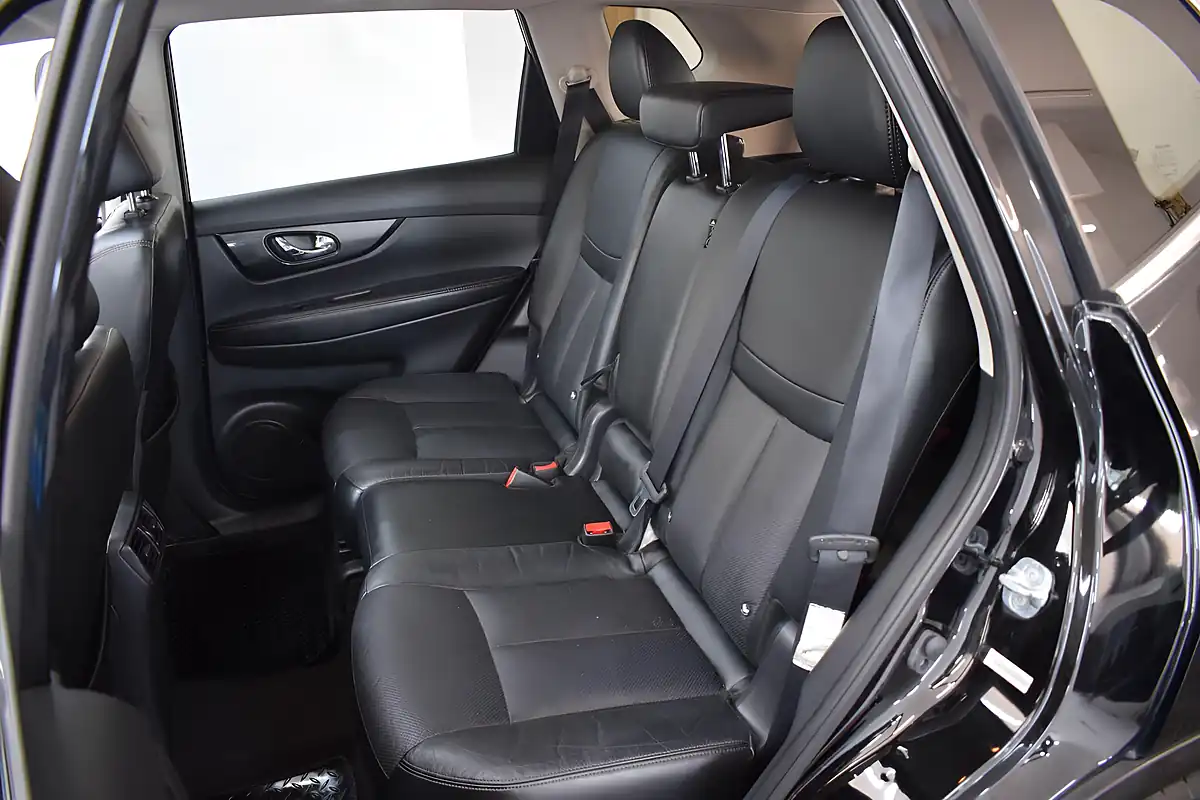 Used 2017 Nissan X-Trail Tekna Black - Interior and Exterior details 12