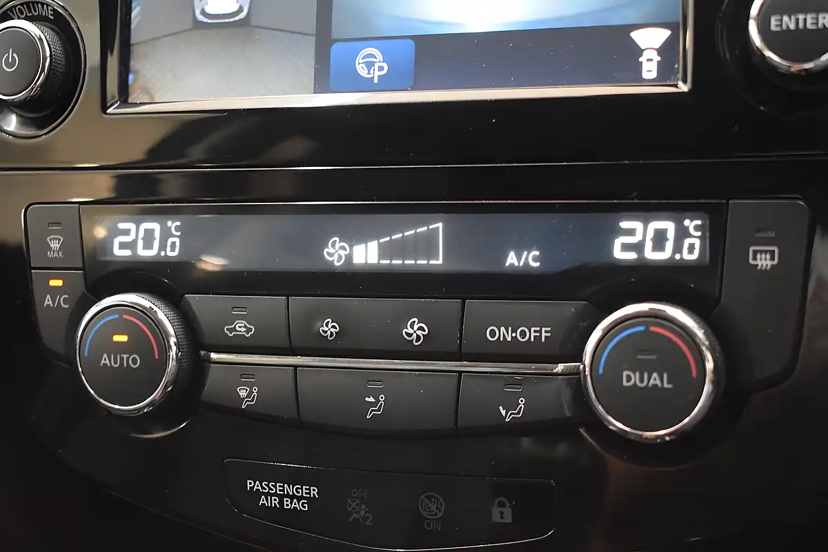Used 2017 Nissan X-Trail Tekna Black - Interior and Exterior details 15