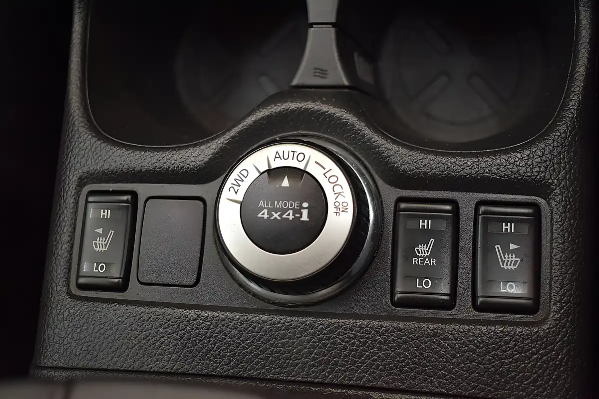Used 2017 Nissan X-Trail Tekna Black - Interior and Exterior details 16