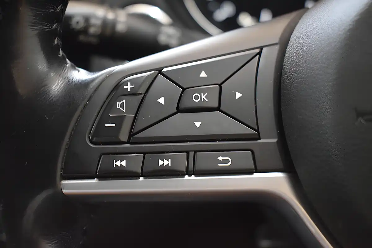Used 2017 Nissan X-Trail Tekna Black - Interior and Exterior details 17