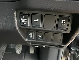 Used 2017 Nissan X-Trail Tekna Black - Interior and Exterior details 14