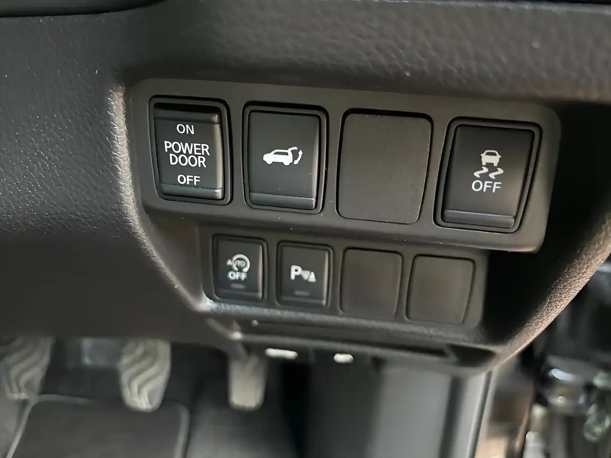 Used 2017 Nissan X-Trail Tekna Black - Interior and Exterior details 14
