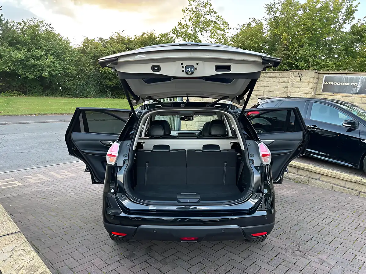 Used 2017 Nissan X-Trail Tekna Black - Interior and Exterior details 19
