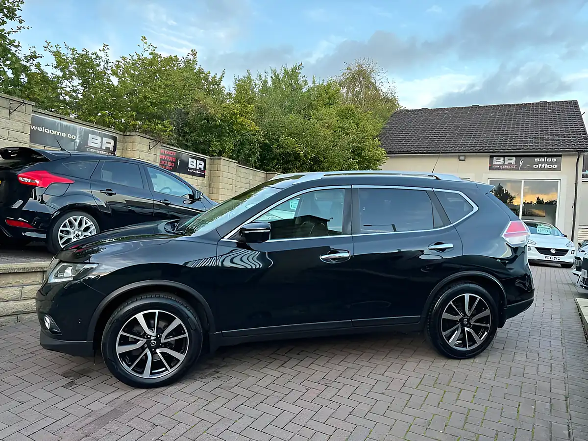 Used 2017 Nissan X-Trail Tekna Black - Interior and Exterior details 5