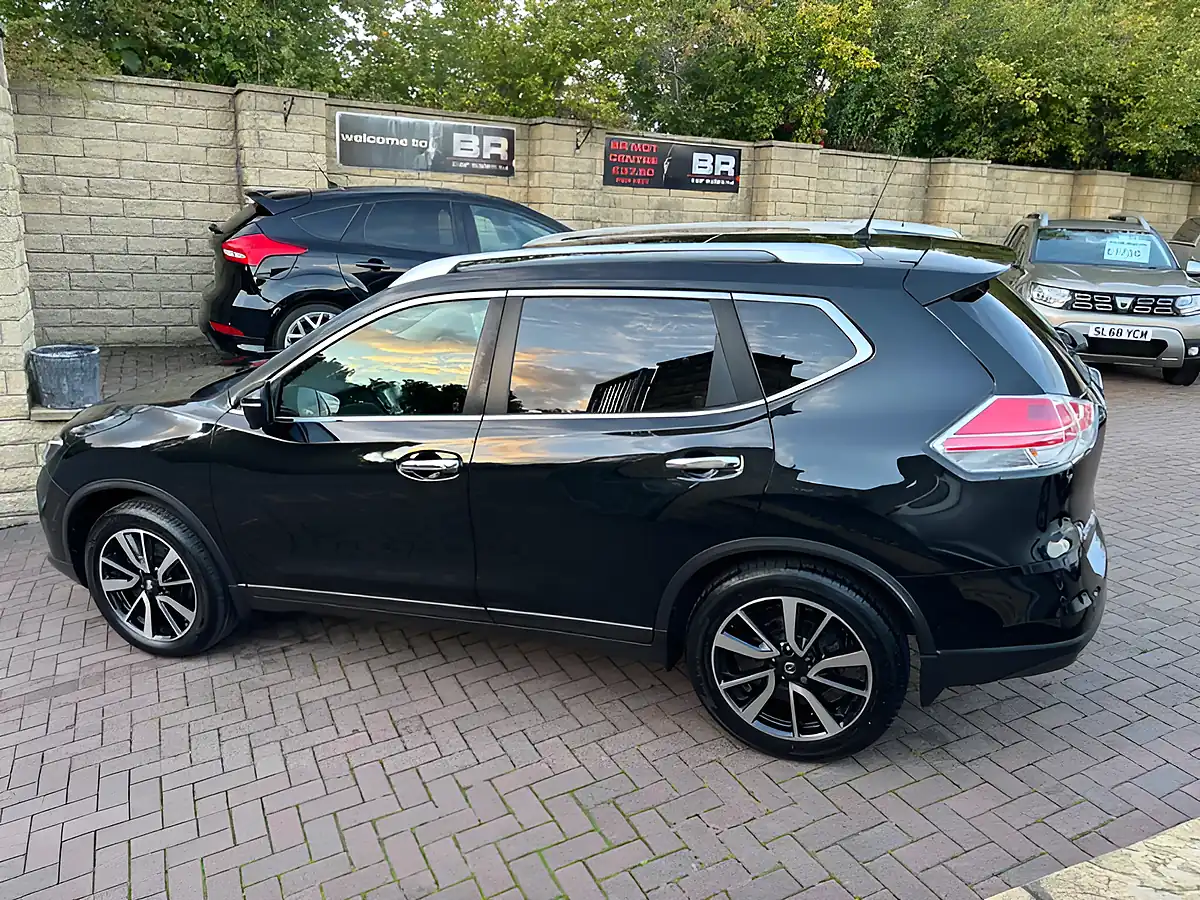 Used 2017 Nissan X-Trail Tekna Black - Interior and Exterior details 6