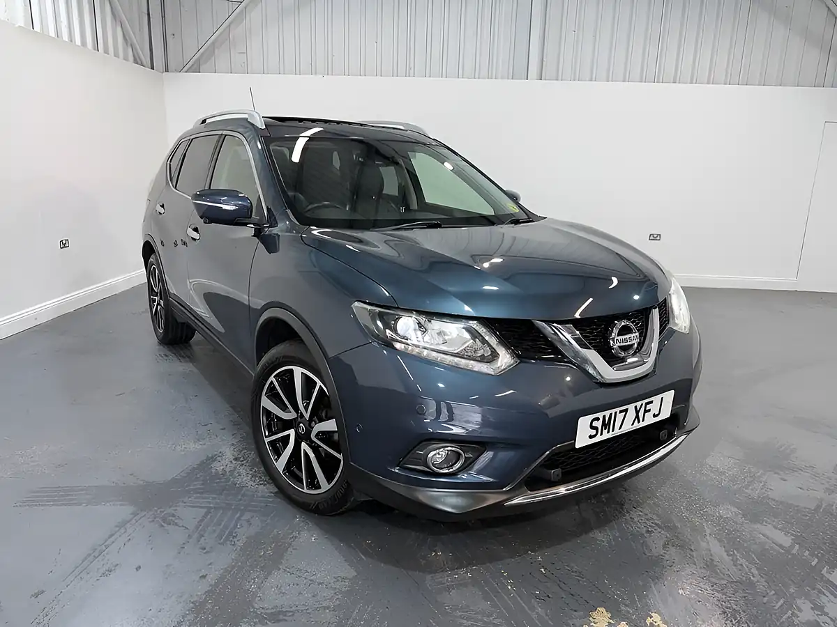 Used 2017 Nissan X-Trail Tekna Blue - Front View
