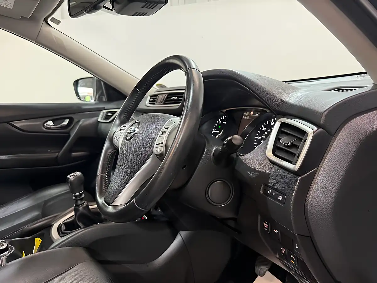 Used 2017 Nissan X-Trail Tekna Blue - Interior and Exterior details 11