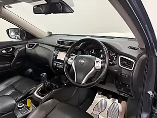 Used 2017 Nissan X-Trail Tekna Blue - Interior and Exterior details 12
