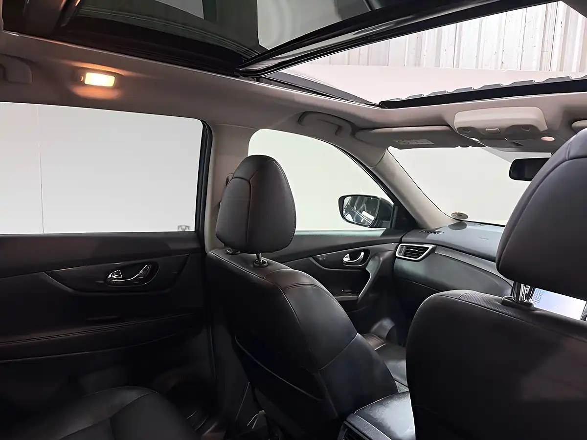 Used 2017 Nissan X-Trail Tekna Blue - Interior and Exterior details 13