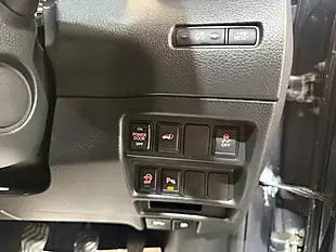Used 2017 Nissan X-Trail Tekna Blue - Interior and Exterior details 14