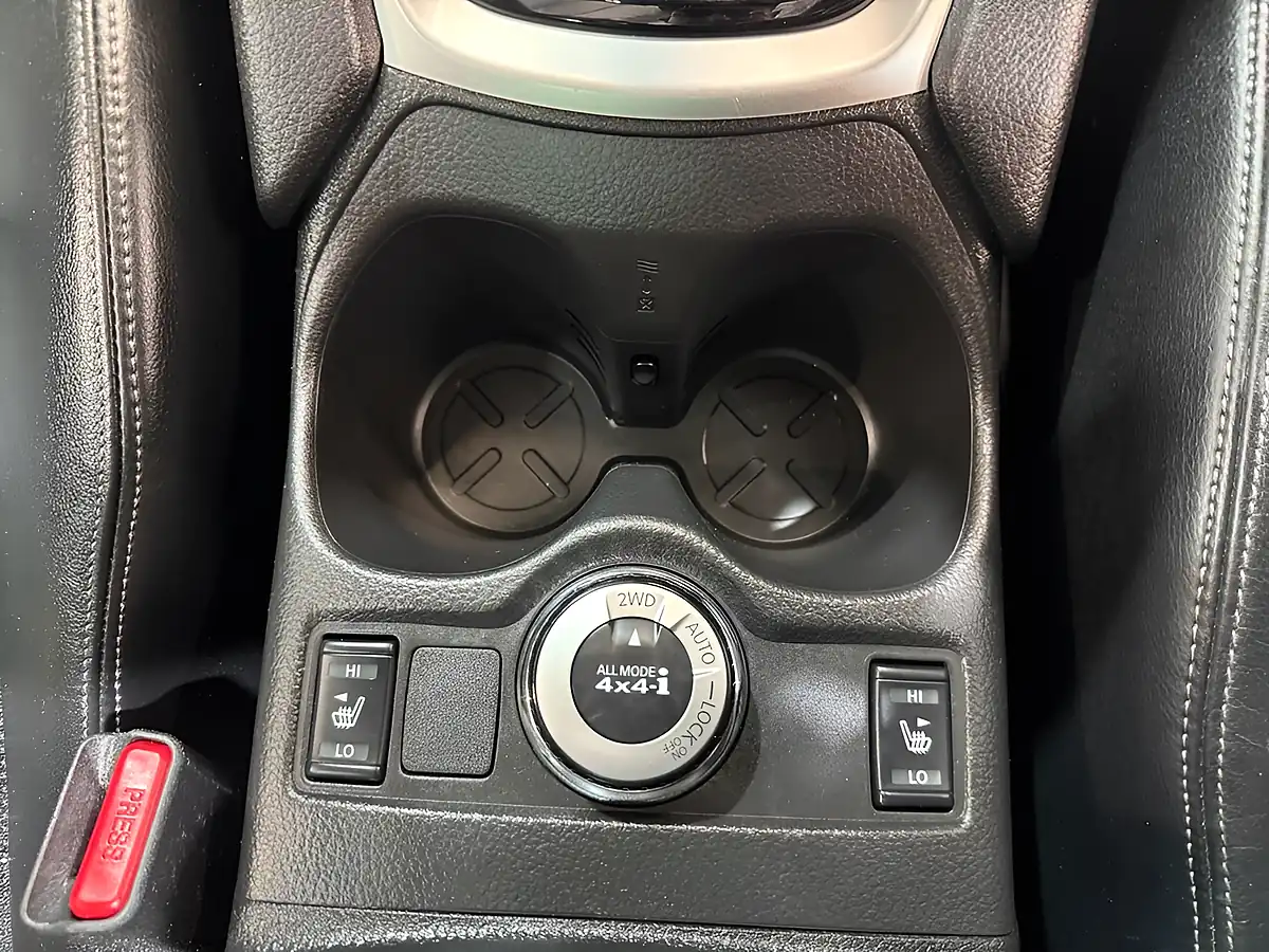 Used 2017 Nissan X-Trail Tekna Blue - Interior and Exterior details 16