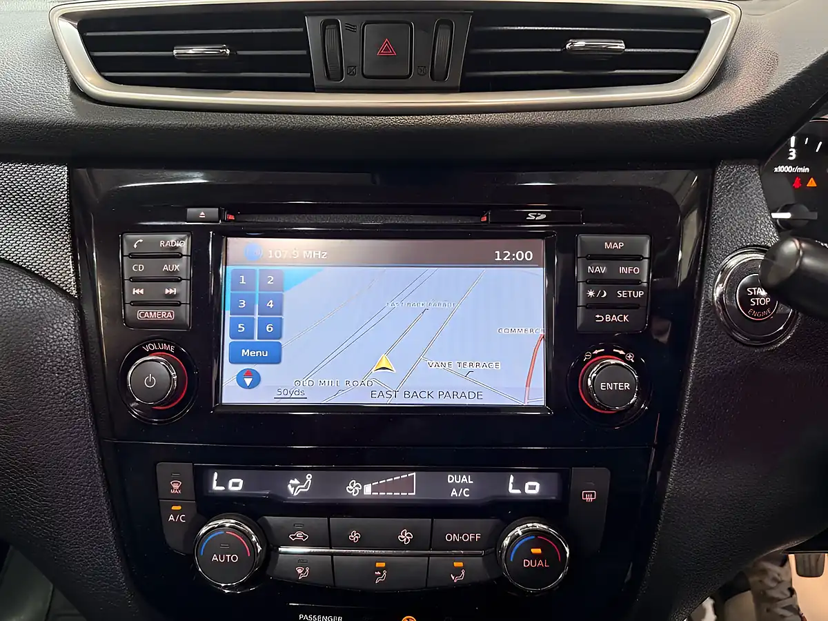Used 2017 Nissan X-Trail Tekna Blue - Interior and Exterior details 18