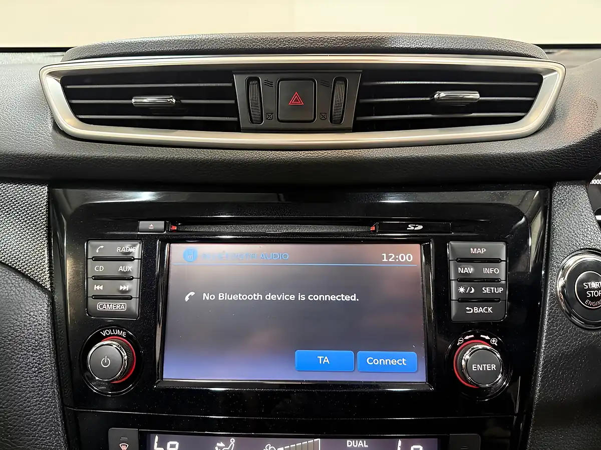 Used 2017 Nissan X-Trail Tekna Blue - Interior and Exterior details 19
