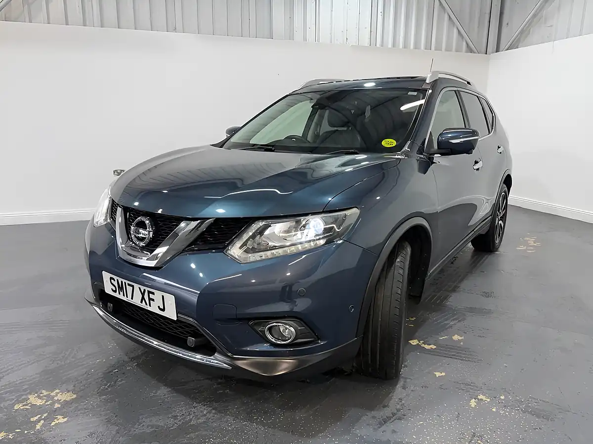 Used 2017 Nissan X-Trail Tekna Blue - Interior and Exterior details 3