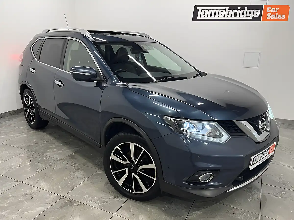 Used 2017 Nissan X-Trail Tekna Blue - Front View